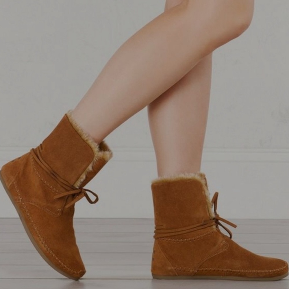 TOMS Zahara Suede Moc Faux Shearling Bootie Boots in Chestnut - Picture 16 of 16